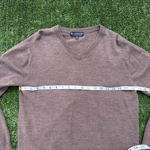 Men's Hart Schaffner Marx Merino Wool Brown V-Neck Sweater, Size M - Picture 3 of 6